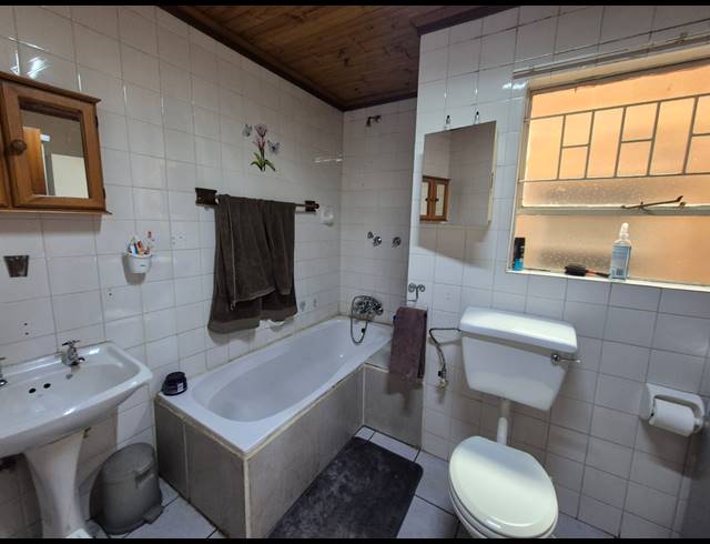 4 BEDROOM TOWNHOUSE FOR SALE IN VANDERBIJLPARK SE 1